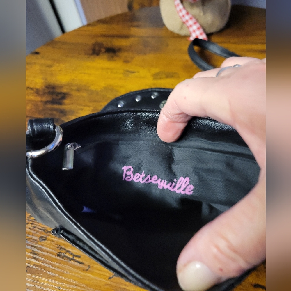 Betsey Johnson Betseyville studded motto style crossbody-black - Picture 4 of 13